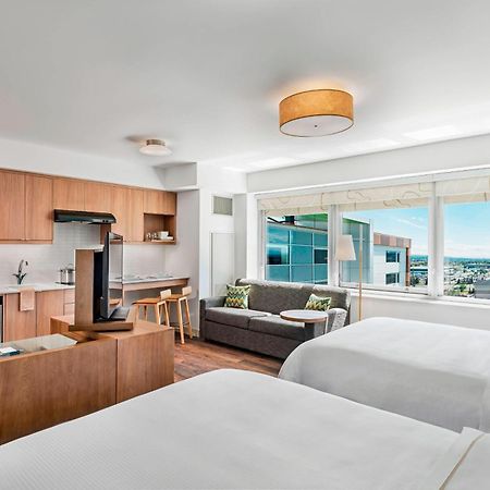Element Calgary Airport Hotel Екстериор снимка