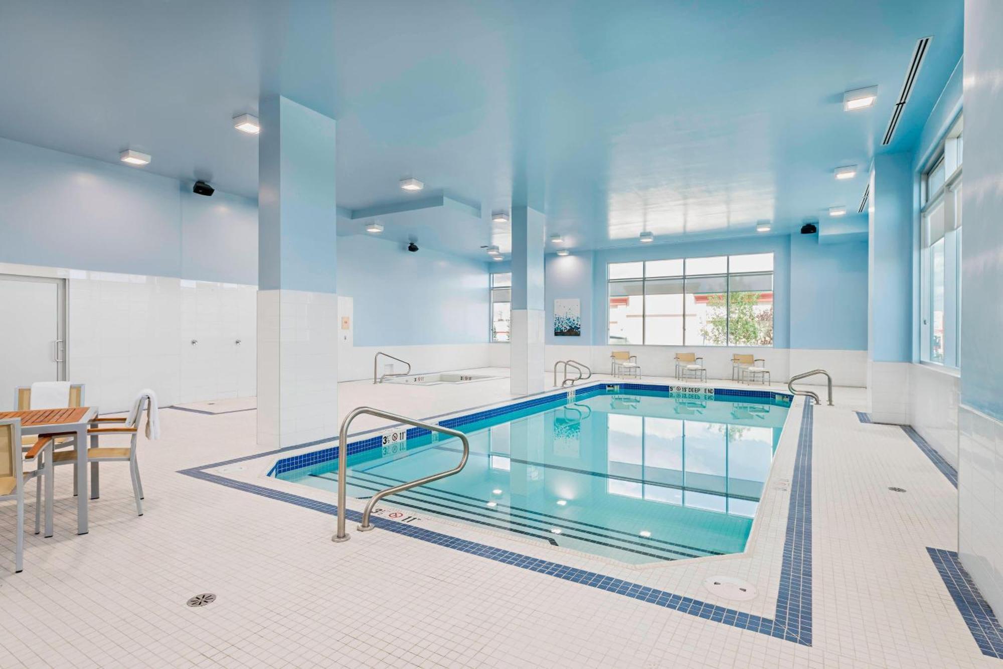 Element Calgary Airport Hotel Екстериор снимка